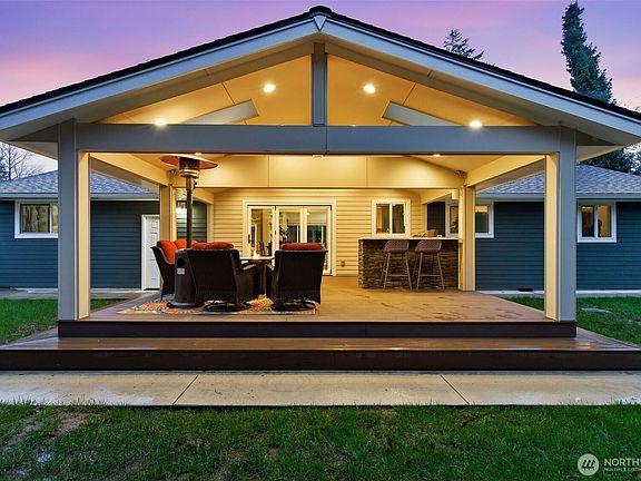 4th image of 15304 Larch Way