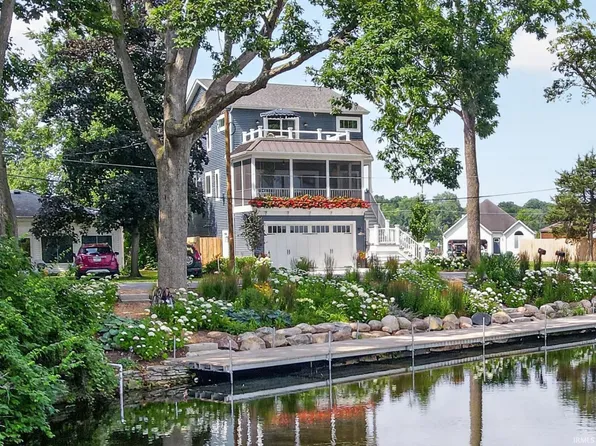6031 E Pickwick Rd, Syracuse, IN 46567