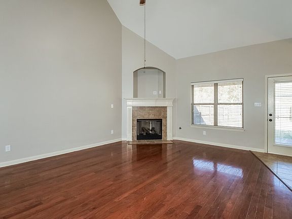 5th image of 15 Willow Springs Ln