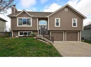207 Porter Dr, Smithville, MO 64089