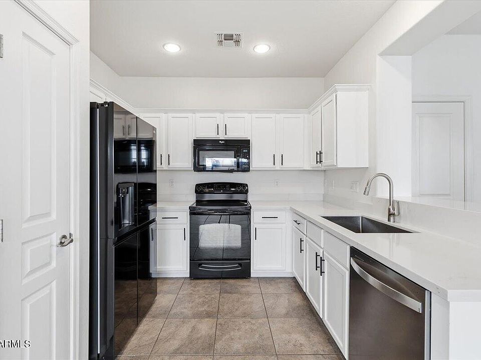 1st image of 104 E PALOMINO Drive