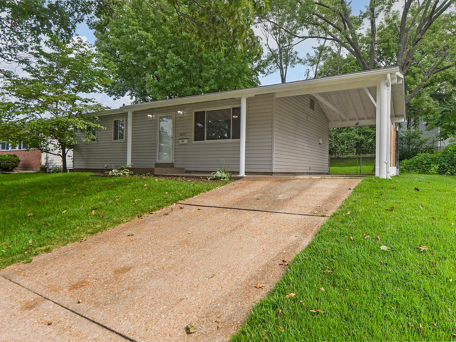 3 bed, 1.5 bath, 912 sqft, $1,600 — Photo 2