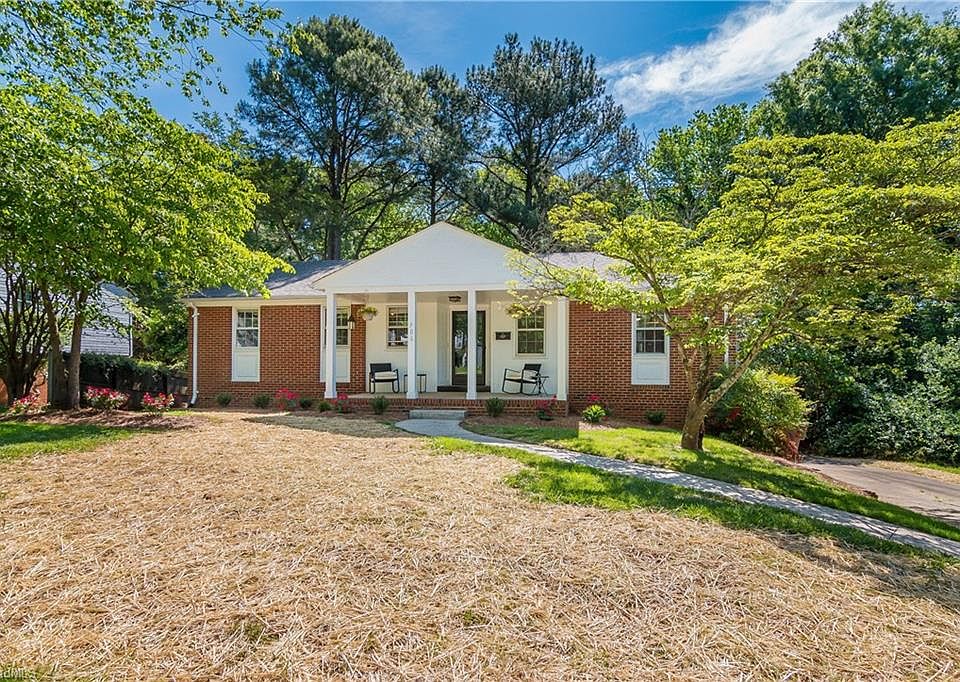 1st image of 906 Honeysuckle Dr