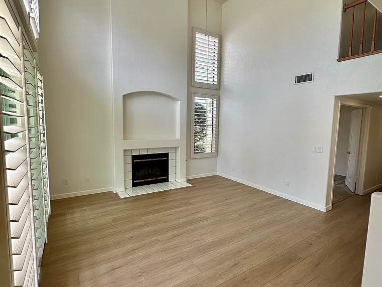 1043 Cordova Dr — Photo 14