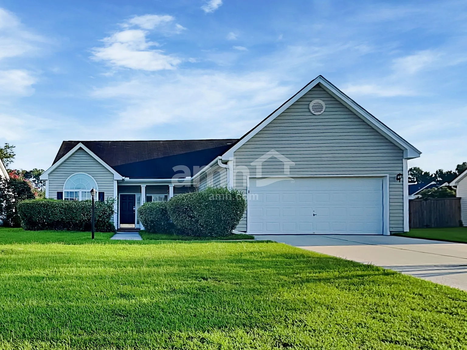 3 bed, 2.0 bath, 1405 sqft, $2,165 — Photo 1