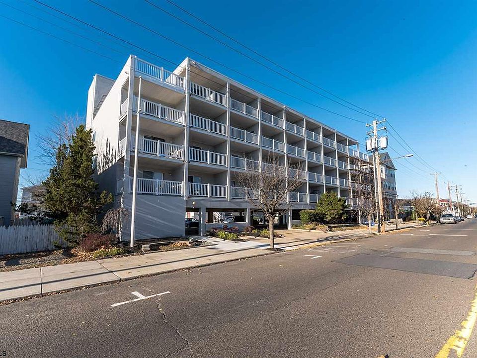 1st image of 928 Wesley Ave #305