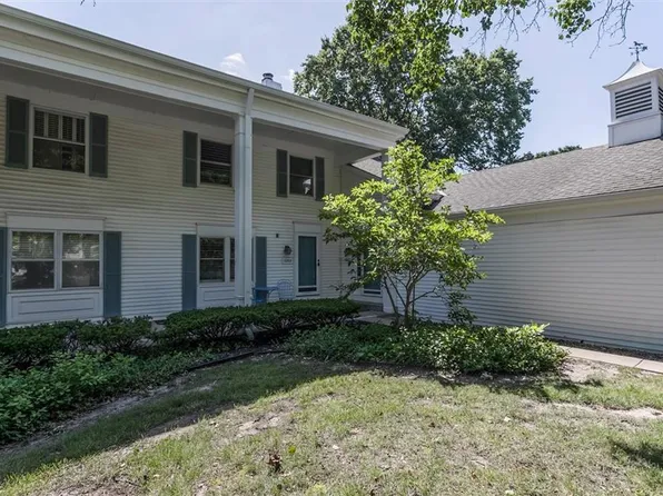 10553 Riley St, Overland Park, KS 66212