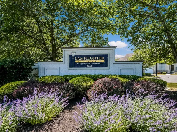 210 Canterbury Ct #40, Warrington, PA 18976