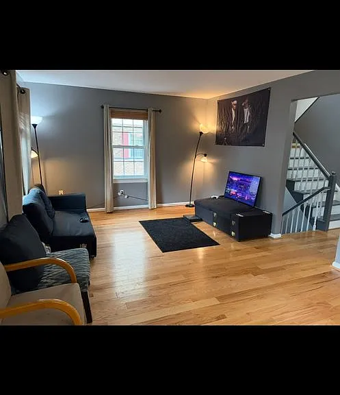 104 Southampton Ct — Photo 5