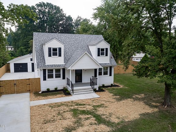 2nd image of 6811 Capella Ln