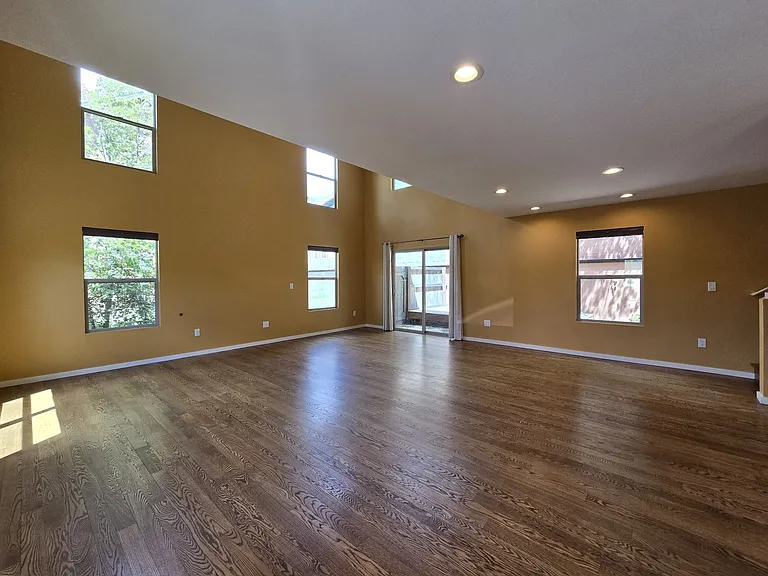 2180 W Alameda St #14 — Photo 4