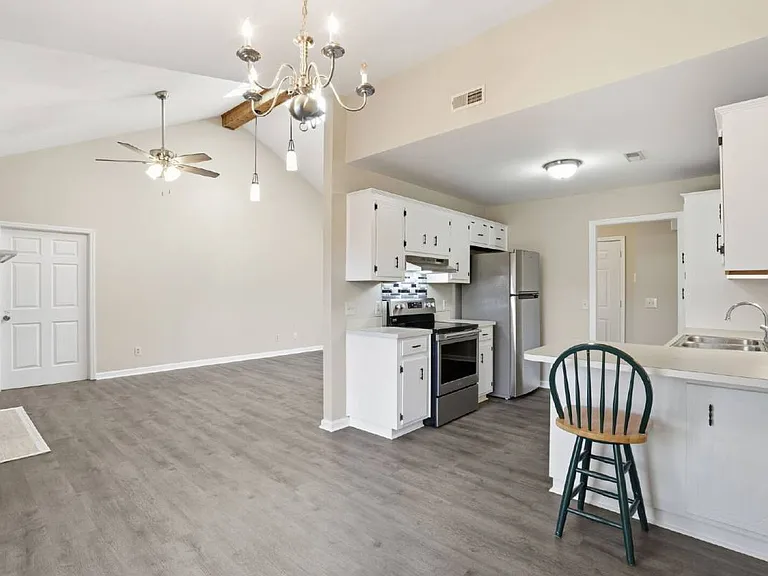 8232 Pleasant Ridge Dr — Photo 10