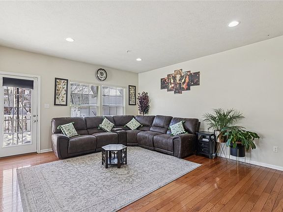 5th image of 8049 Hinsdale Ln