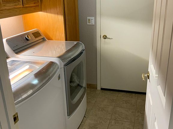 5th image of 4825 Castana Dr