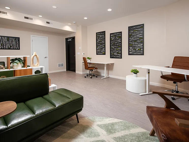 Emerald Row Apartments — Photo 10