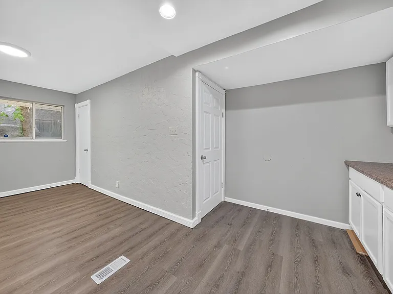 120 McAlpine Dr — Photo 6