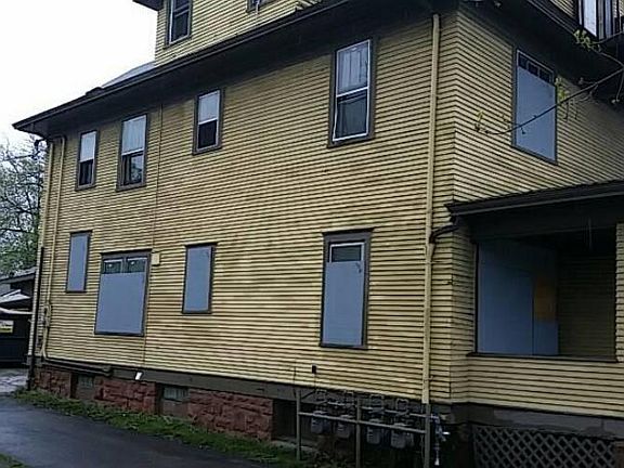 2nd image of 685 Maryland Ave E