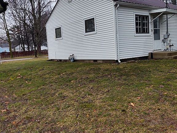2nd image of 1402 Magnolia Ave
