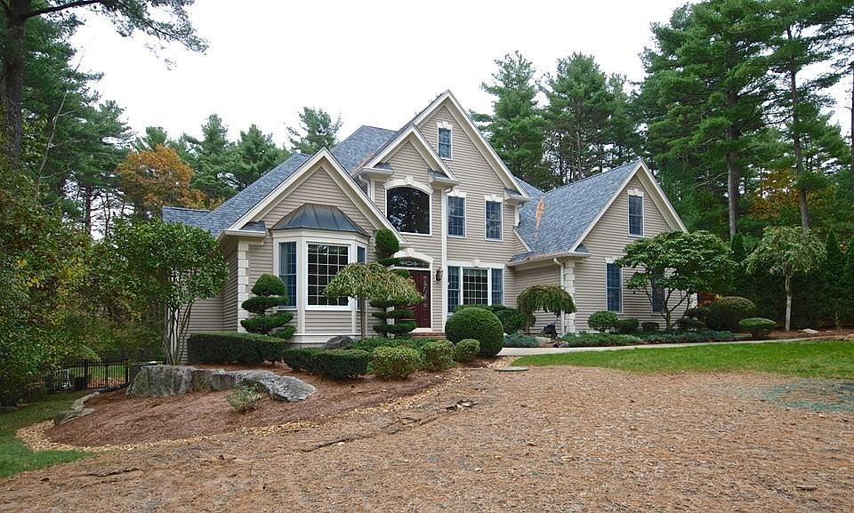 1st image of 10 Paula Ln