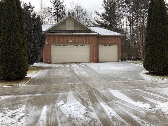 3rd image of 5666 N Lake Dr