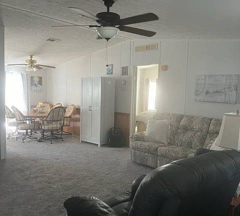 3rd image of 628 Tulip Cir W