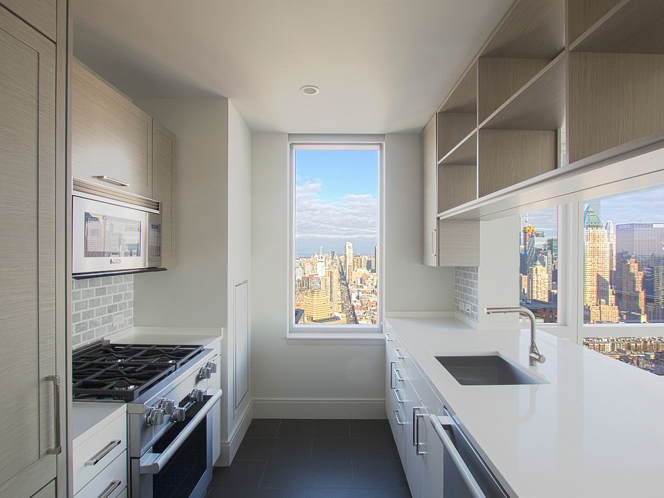1st image of 555 10th Ave APT 21B