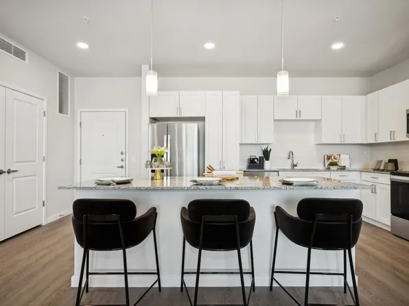 Longbow Luxury Apartments