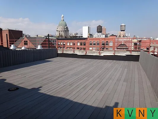 Rented by KVNY Soho | media 44