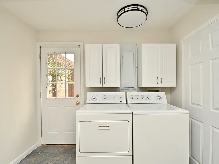 7775 Newington Woods Dr — Photo 42