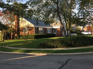 1041 Frances Dr, Valley Stream, NY 11580