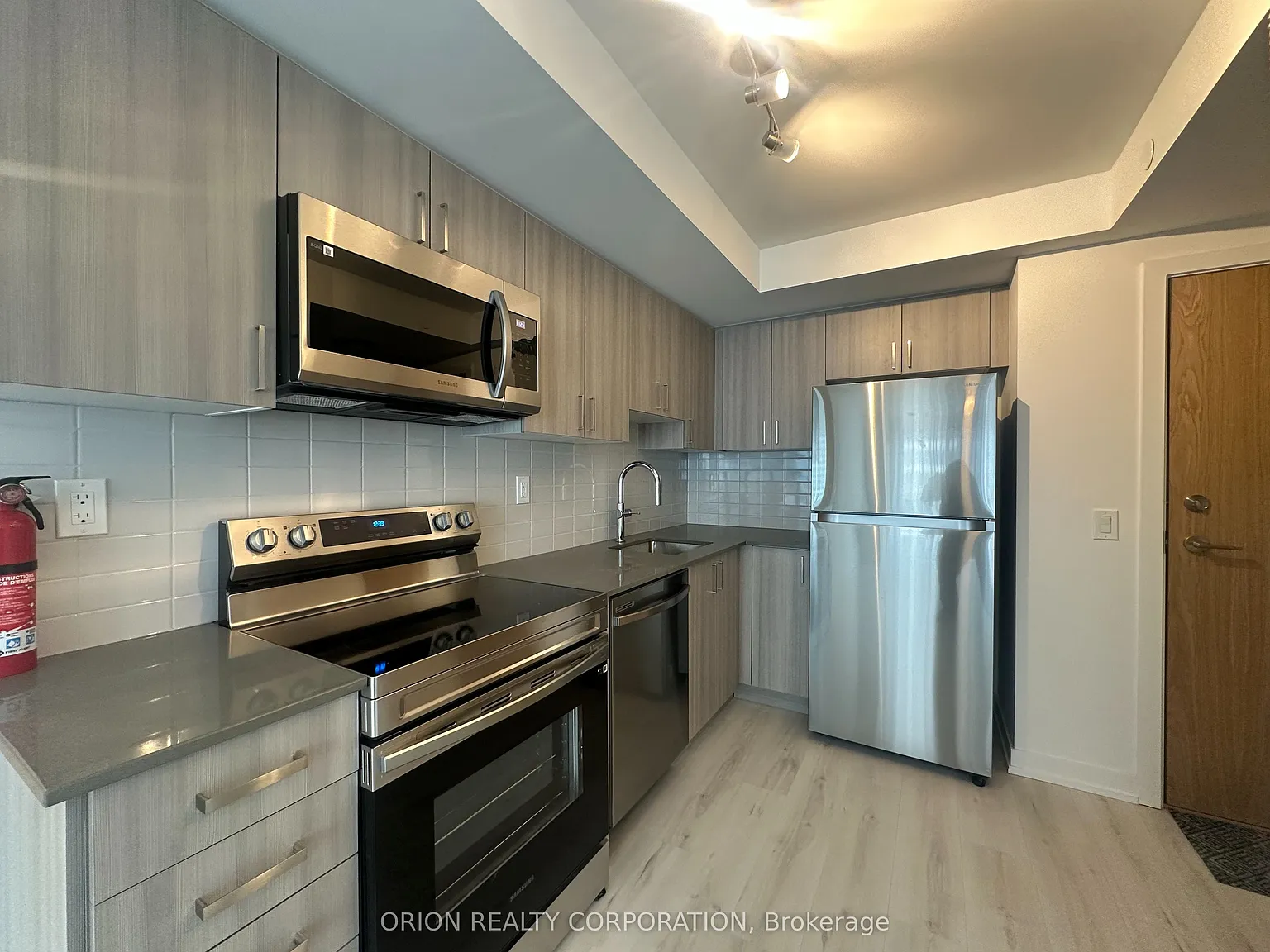 1435 Celebration Dr — Photo 4