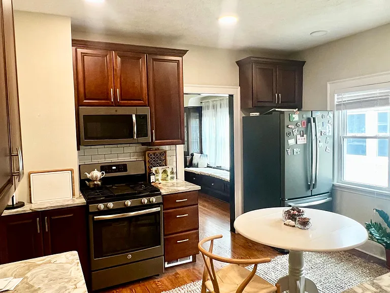 2205 Eldred Ave — Photo 3