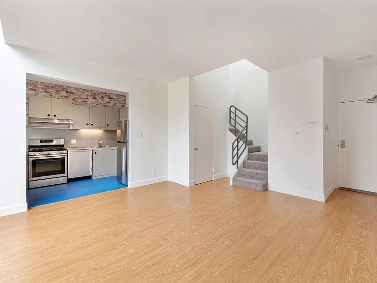 55 Vandewater St #7 — Photo 7