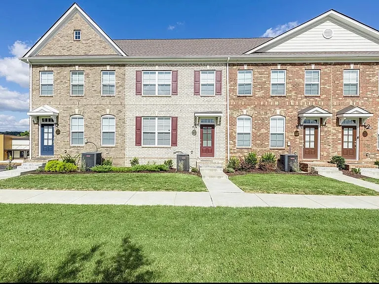 204 Kinsale Dr — Photo 1
