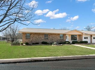 115 Crestwood Dr, Fredericksburg, TX 78624