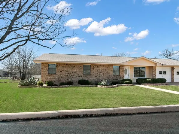 115 Crestwood Dr, Fredericksburg, TX 78624