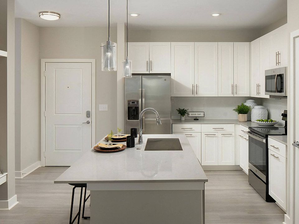 Large Kitchen with Breakfast Bar