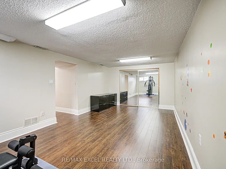 108 Babcombe Dr — Photo 44
