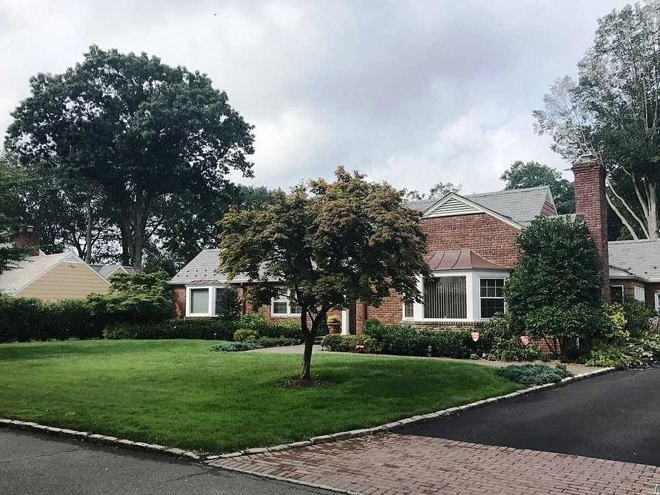 1st image of 15 Boxwood Ln