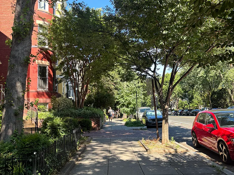 1949 Calvert St NW #B — Photo 16