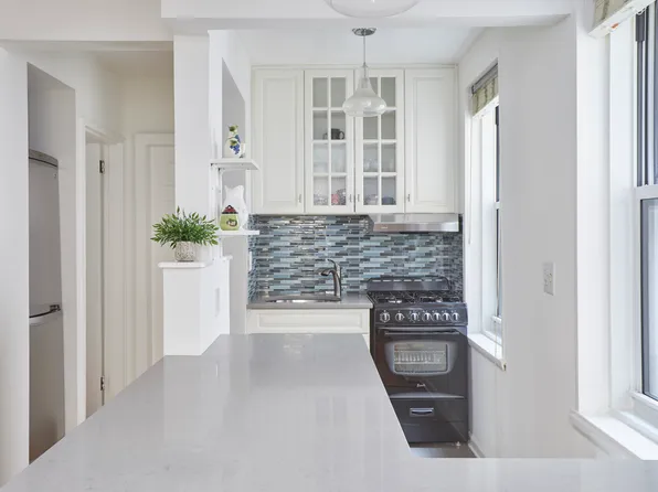 30 Monroe Place image 3 of 6