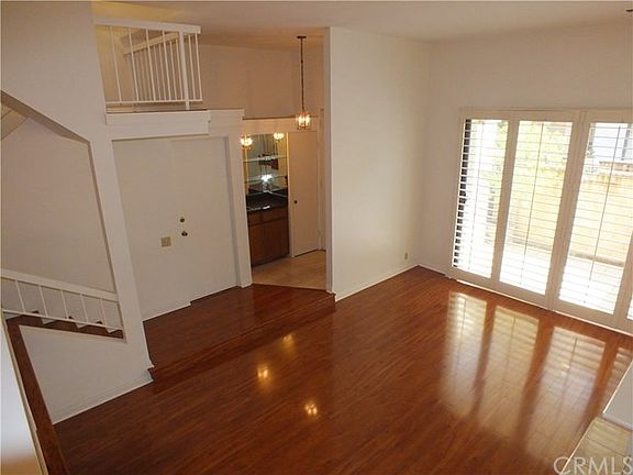 2nd image of 441 Fairview Ave Unit 3