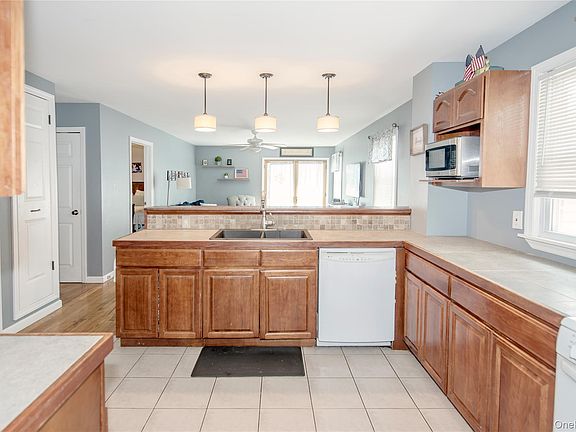 5th image of 67 Iris Avenue