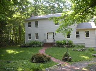 21 Plumtrees Rd, Newtown, CT 06470