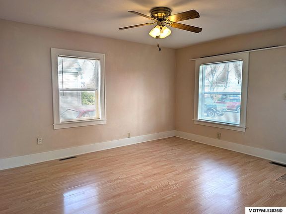 3rd image of 832 9th St NE