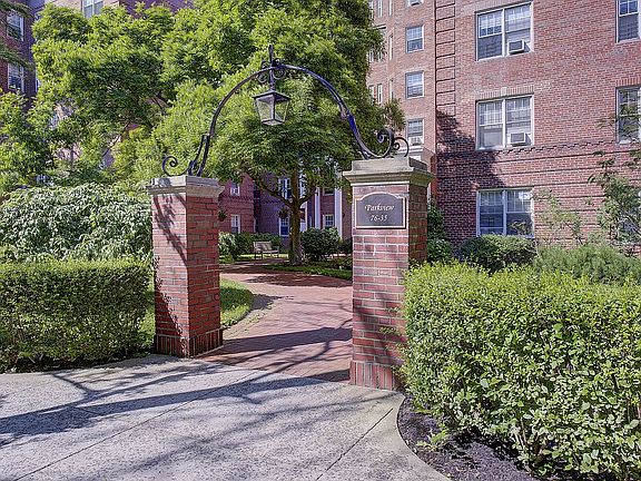3rd image of 7635 Grand Central Pkwy #4D