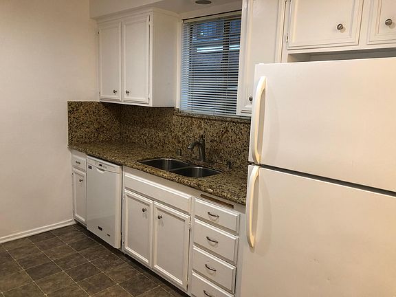 5th image of 1902 Overland Ave