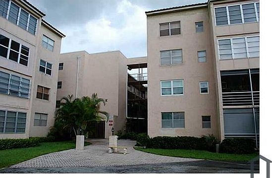 5th image of 2860 Somerset Dr APT 217K
