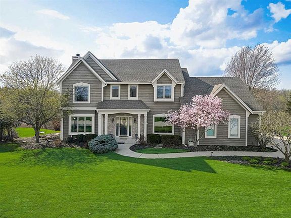 2nd image of W226N7303 Woodland Creek Dr
