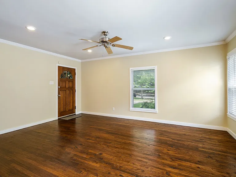 3135 Hedgerow Dr — Photo 31
